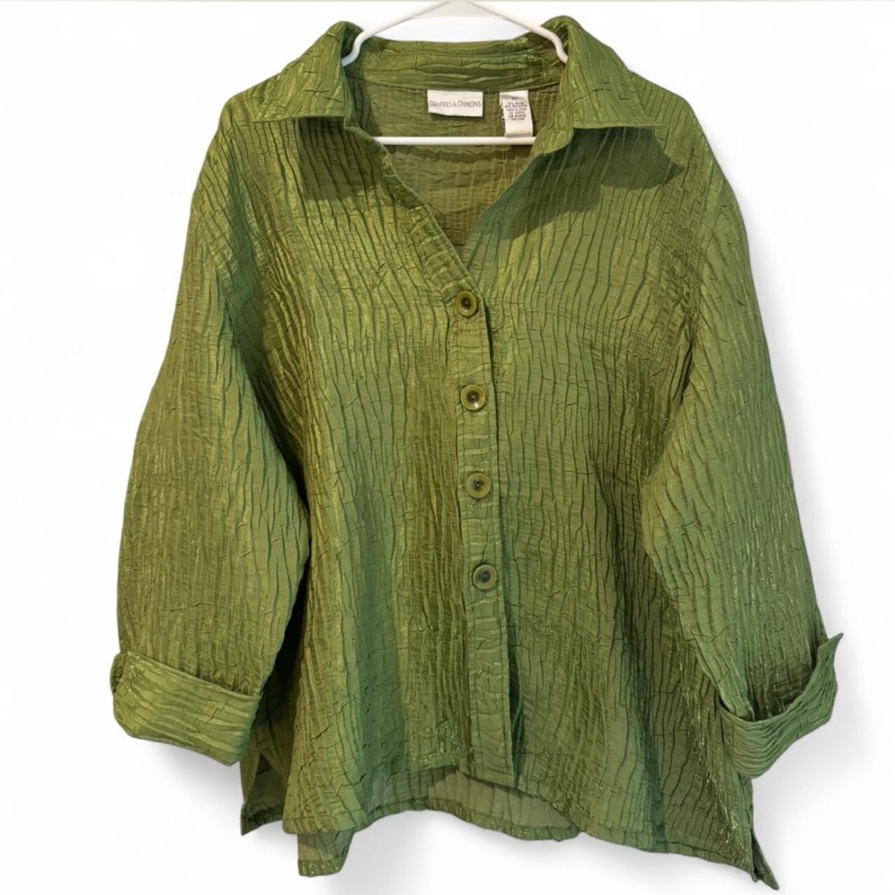 Vintage Women's Green Textured Button Up Top